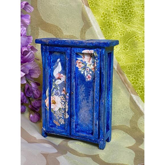Handpainted bluel tall hutch/armoire Dollhouse Miniature 1:12 doll furniture - Picture 5 of 6